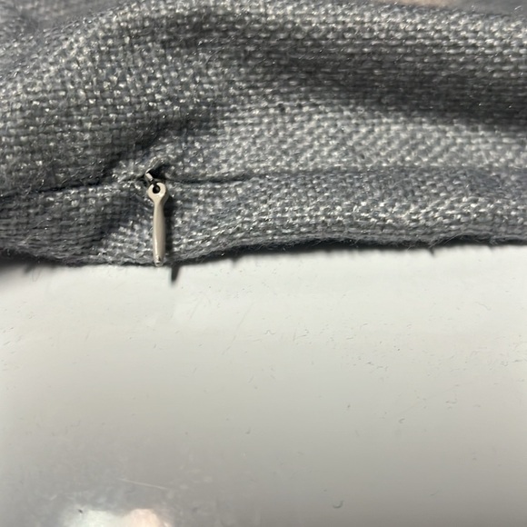 EUC 🌻 2 Sunflower Pillow Covers 18 X 18 - Picture 3 of 3